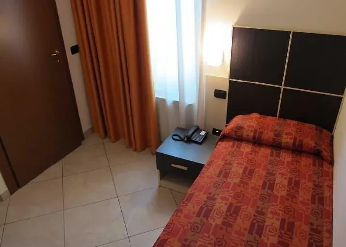 デッラ ボルタ ホテル 3*